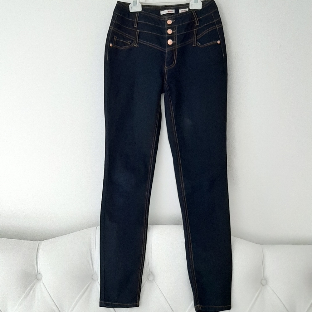 Bongo dark wash skinny leg jegging. Size 5.